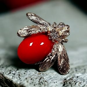 Vintage 1960s Gold Tone Bumblebee Rhinestone Brooch